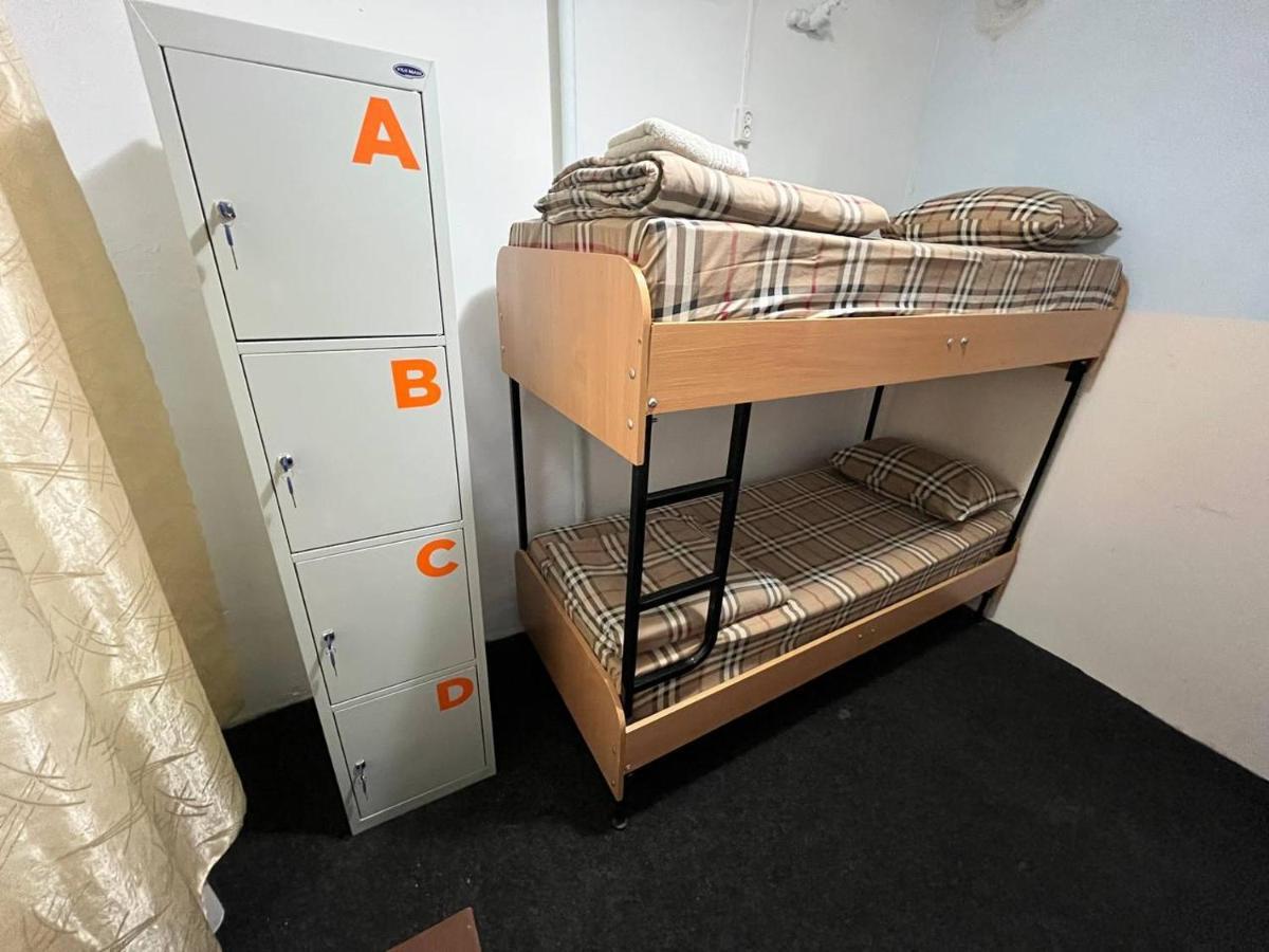 Fox Hostel Kiev Bagian luar foto
